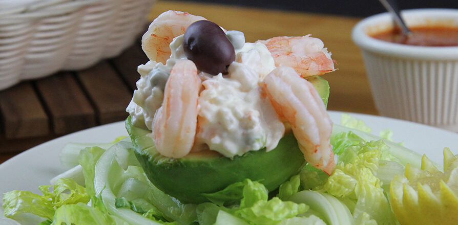 Aguacate relleno con Camarones